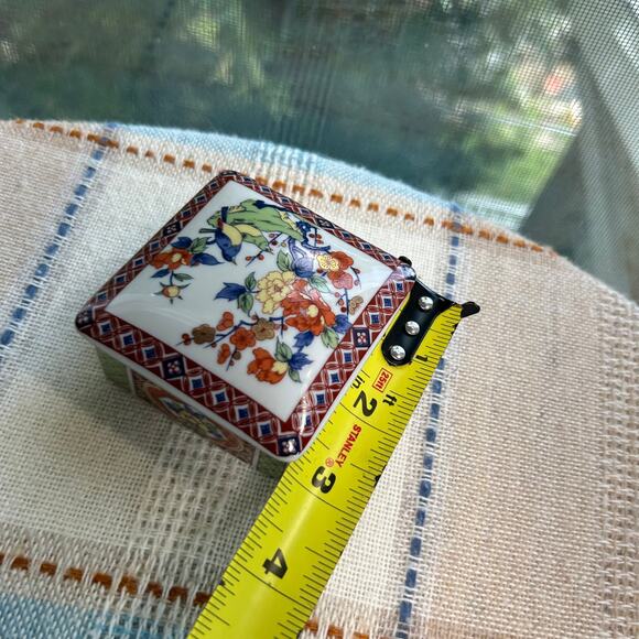 Vintage Japanese Porcelain Trinket Box with Bird & Floral Design - Picture 9 of 11